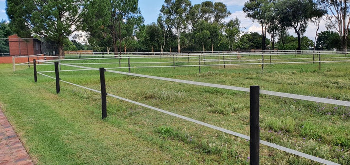 3 Horse Paddock Kit - 1 or 2 Strand 40mm Paddock - 24m x 24m each