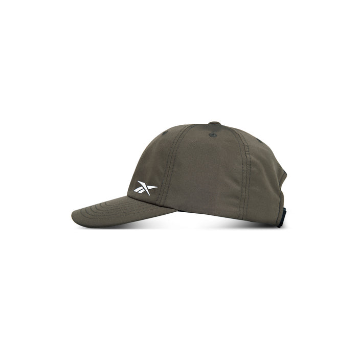 The Flow Cap by Reebok features a curved brim, side white logo, and moisture-wicking sweatband. Made from recycled polyester in gray, it is displayed against a plain white background.